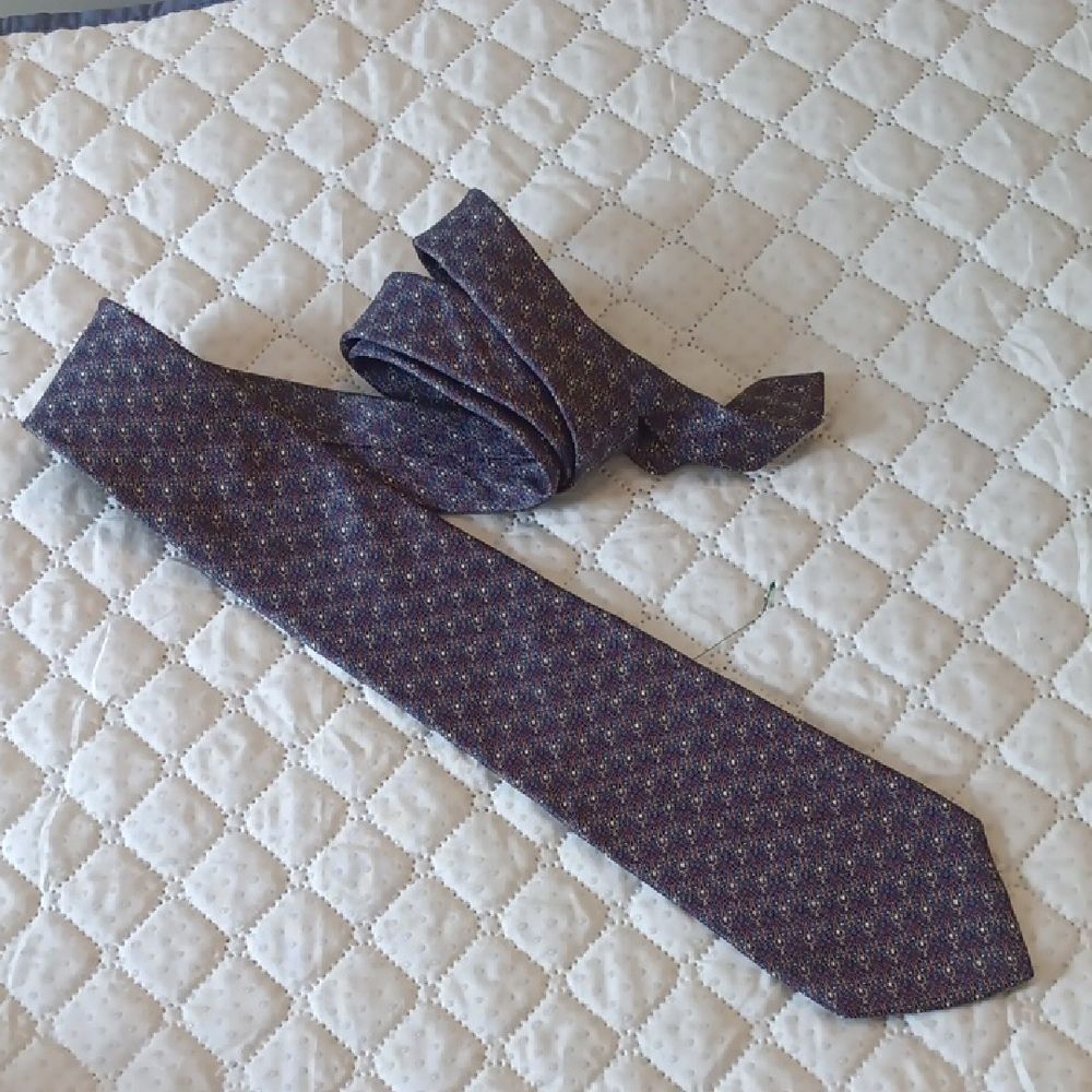 Classic Geometric Men's Tie in Blue and Red